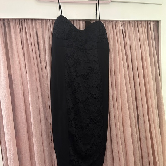 Socialite size Xl black dress with lace and cute buttons and adjustable straps - Picture 2 of 3